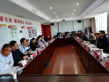 图片包含 室内, 天花板, 餐桌, 墙壁描述已自动生成